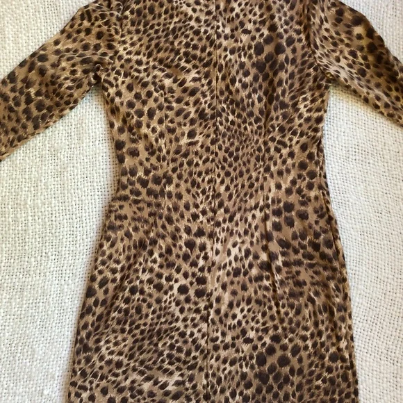 J. McLaughlin: Leopard printed fitted dress, size small - Picture 5 of 6